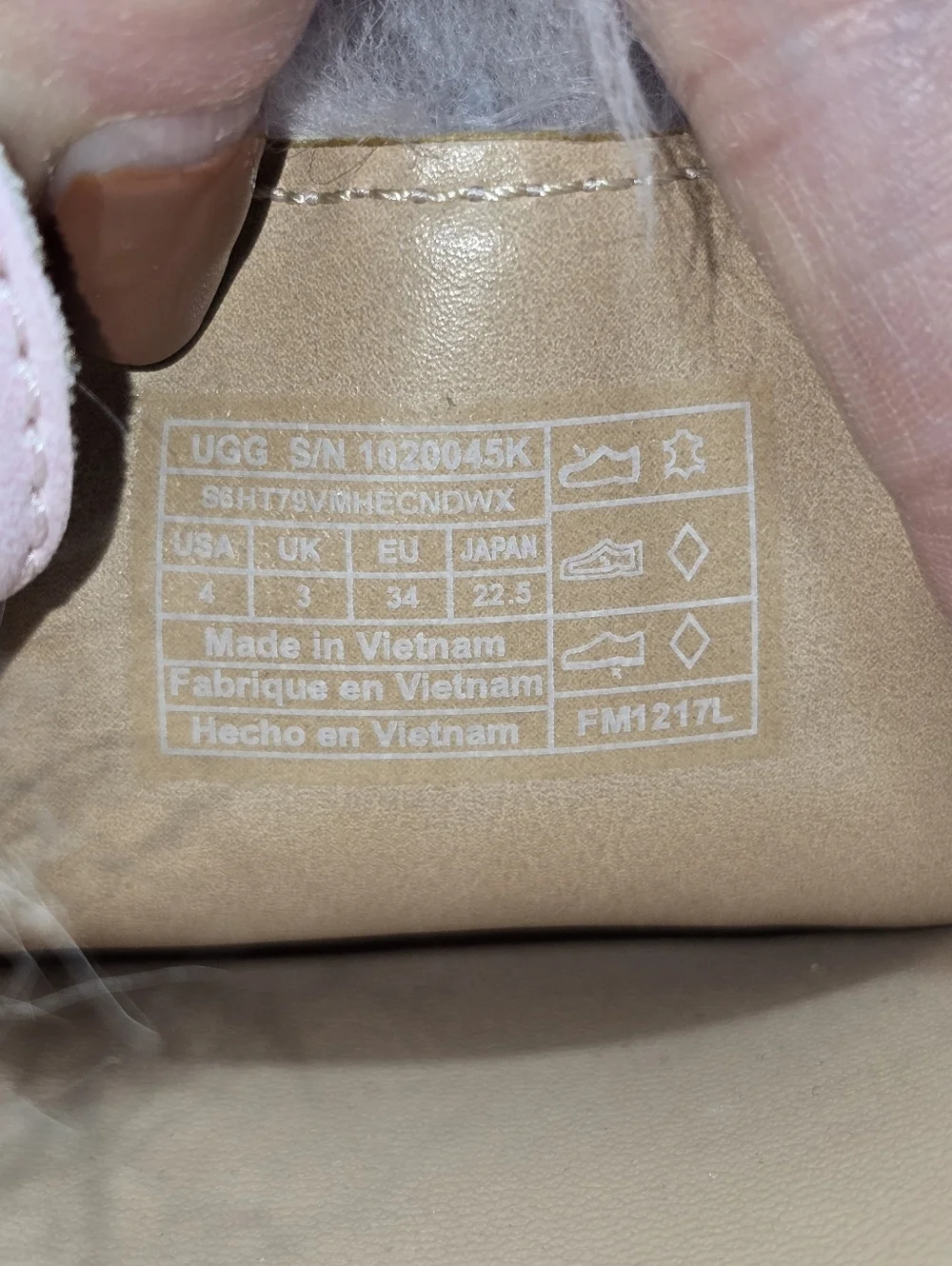 UGG Holly Fluffy Sandals Kids Seashell Pink Sheepskin Velcro Strap NWOT Girls 4